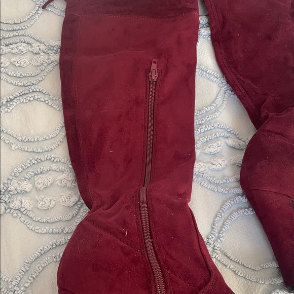 Elegant Burgundy Over-the-Knee Boots - Picture 3 of 5
